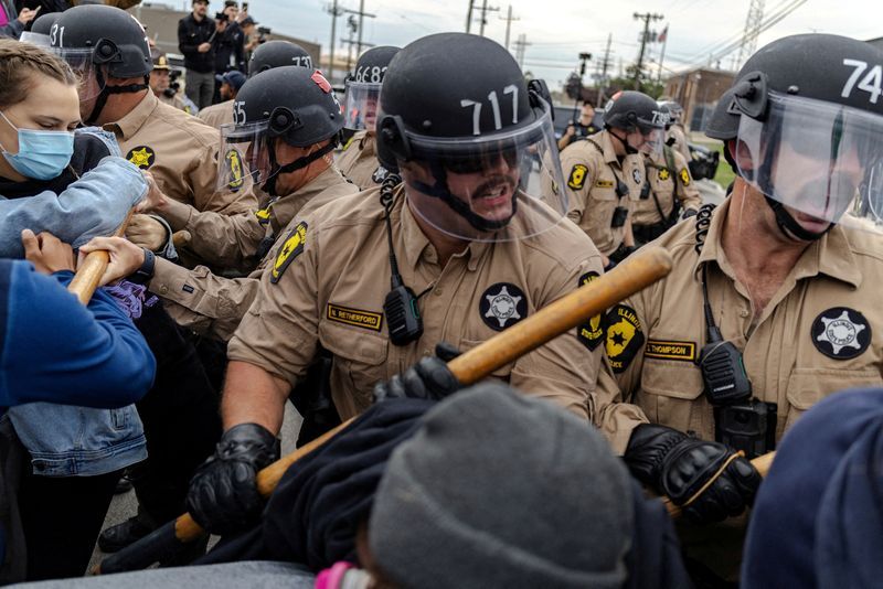 قاضی فدرال آمریکا عملکرد ماموران اداره مهاجرت را به‌دلیل خشونت علیه معترضان زیر سوال برد