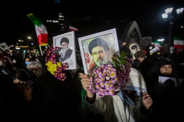 Iranians criticize Khamenei funeral plans, organized turnout