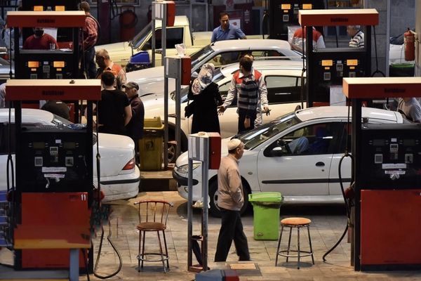 بعد الهجوم السيبراني .. وزير النفط: تشغيل عدة محطات يدويًّا لتزويد البنزين بالسعر الحر