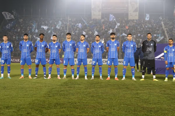 استقلال - فولاد در هوای آلوده تهران، «با حضور تماشاگران» و راس ساعت برگزار میشود