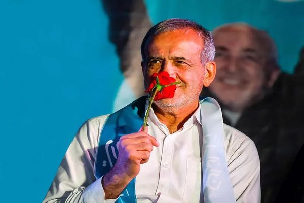 وزير الصحة الإيراني يكشف:بزشكيان کان یتنقل بدراجة نارية وبملابس مموهة خلال حرب الـ12 يومًا