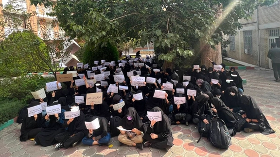 A sit-in by Iranian university students in support of schoolgirls who were attacked by a poisonous gas