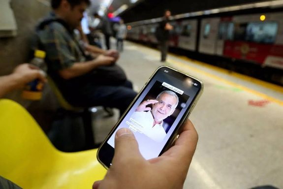 نماینده مجلس: دسترسی به اطلاعات ایرانیها یک شرط برای رفع فیلتر پیامرسانهاست