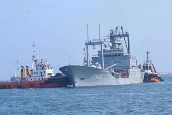 خدمه ناو بوشهر با ترک محل خدمت خود به سریلانکا گریختند