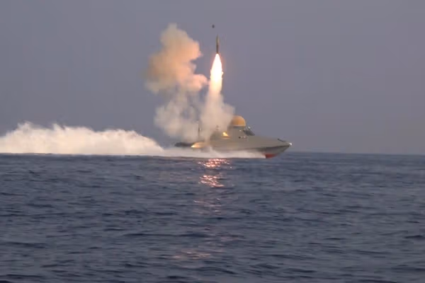 فرمانده نیروی دریایی سپاه: در رزمایش اخیر، موشکی با برد بیش از طول خلیج فارس شلیک کردیم