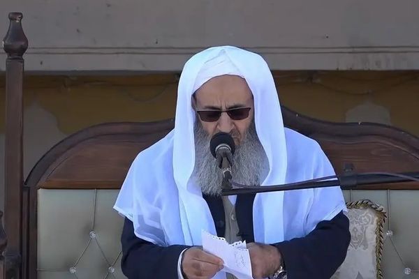 مولوي عبدالحميد: إعدام المتهمين في "بيت أصفهان" مؤلم.. والتعذيب منتشر في سجون النظام