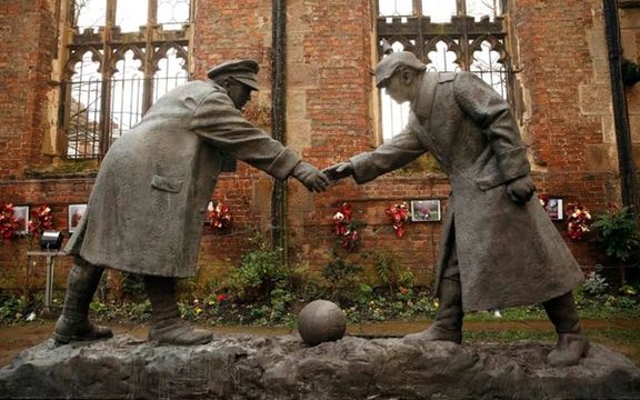 ماجرای «آتشبس کریسمس» و مسابقه فوتبال سربازان بریتانیایی و آلمانی در میان جنگ