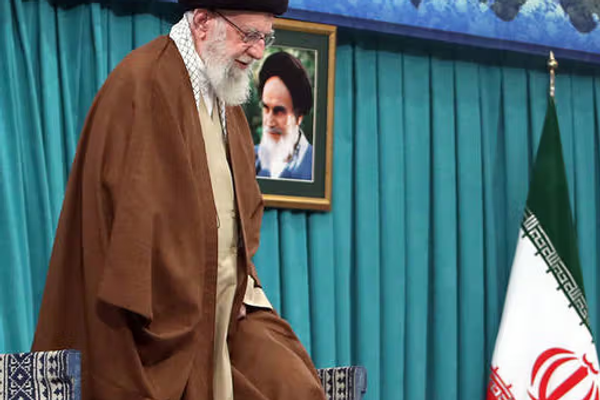 خامنئي: الاستماع للأغاني النسائية المنتجَة بالذكاء الاصطناعي مُحرّم على الرجال