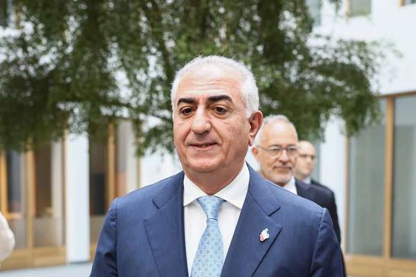 شاهزاده رضا پهلوی: در این روزهای سخت کنار کارگران ایران ایستادهام