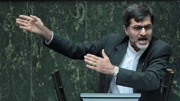 يرلماني إيراني يطالب بالاهتمام بمعيشة الناس وليس "بقضايا هامشية مثل حجب الإنترنت والحجاب"