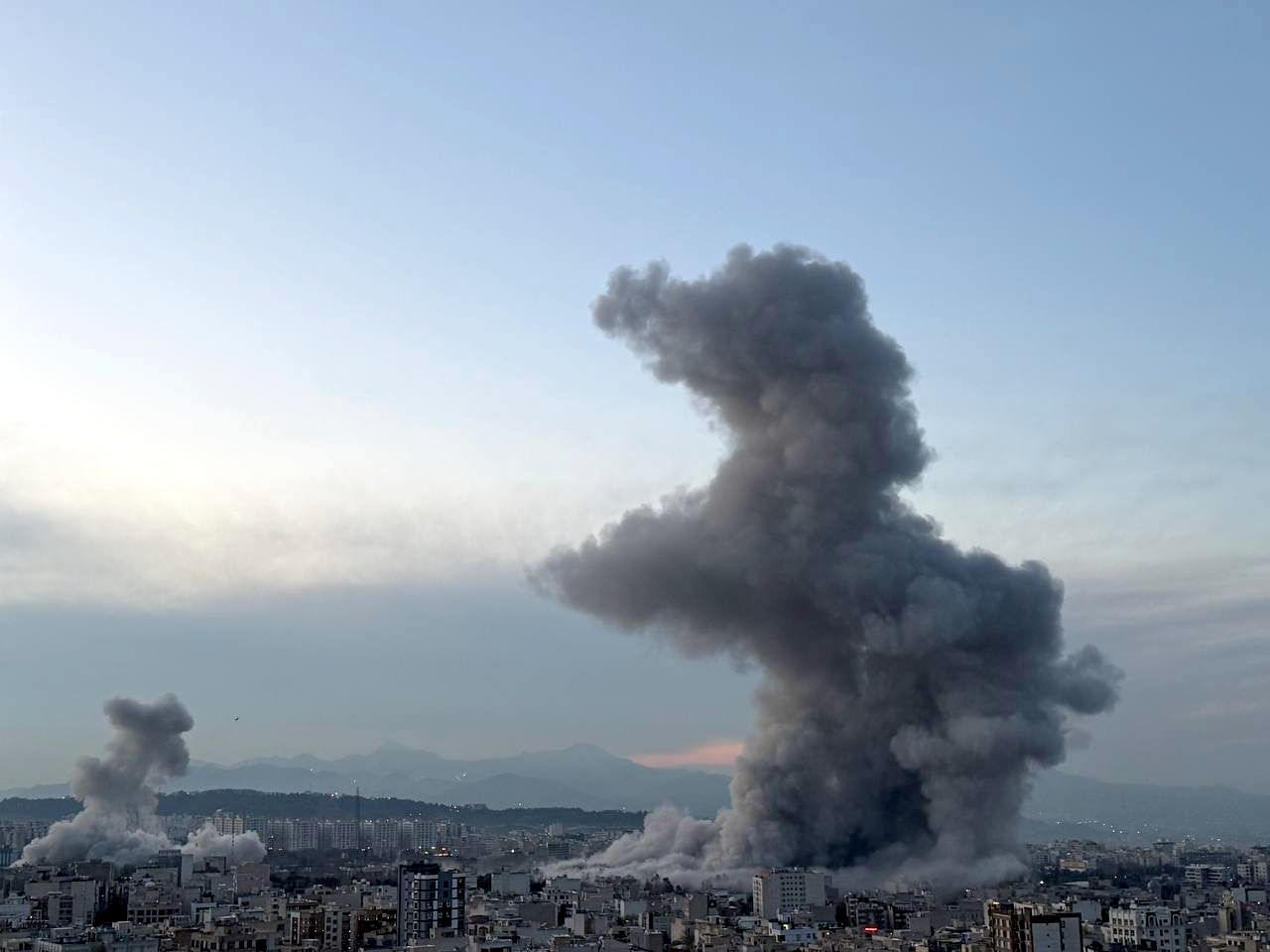 مناطق مختلف تهران و کرج صبح چهارشنبه شاهد انفجارهای مهیب بود