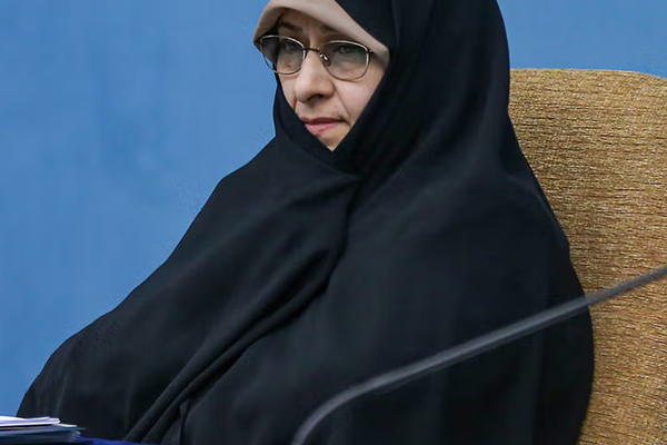 مسؤولة سابقة في الرئاسة الإيرانية: بريطانيا مولت منشدين لإلقاء مراثٍ معينة