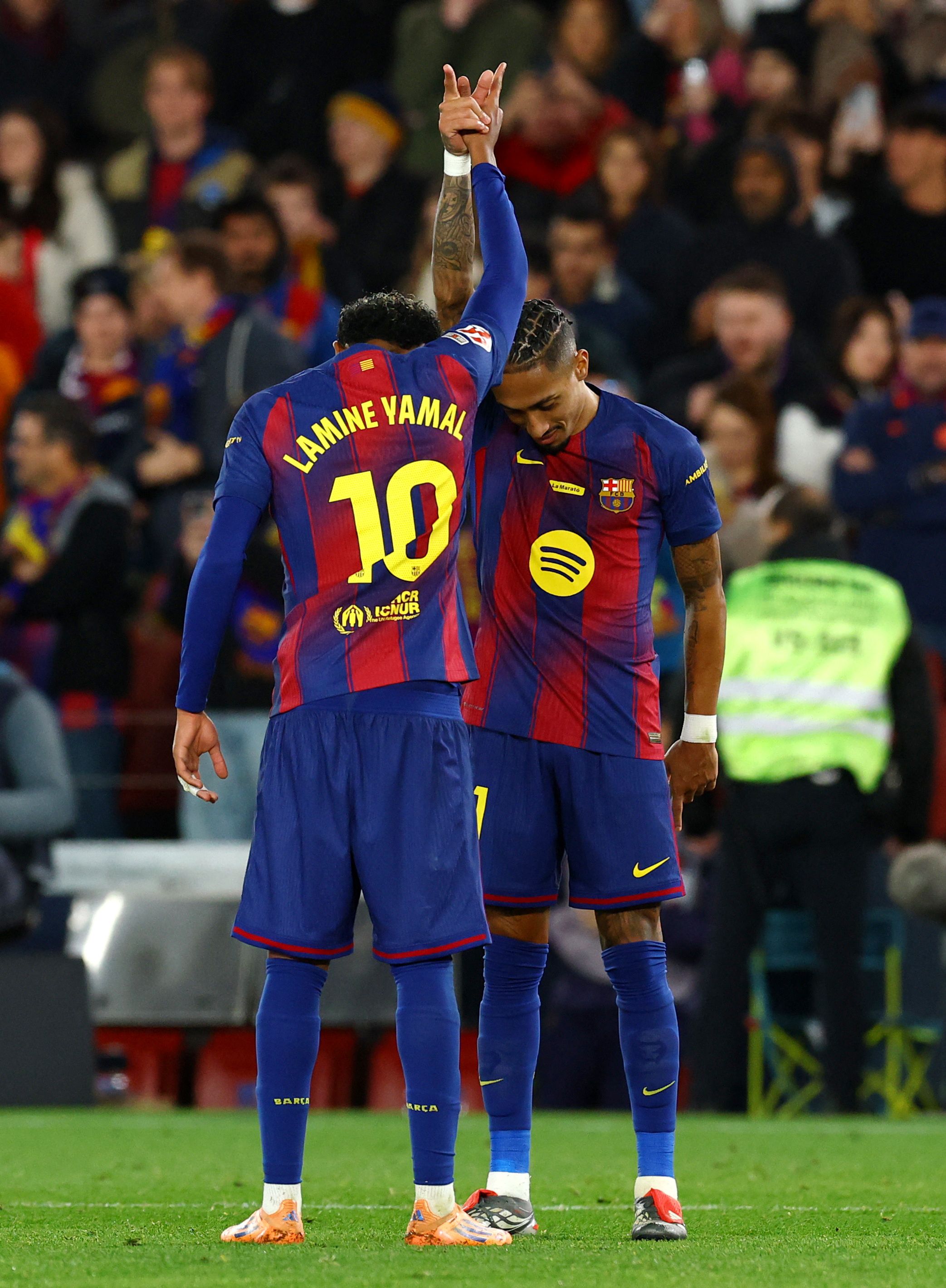 بارسلونا ۲-۰ اوساسونا؛ هفتمین برد پیاپی در لالیگا، فلیک امسال هم قهرمانی می‌خواهد