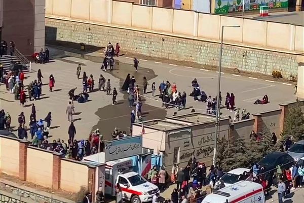 استمرار ظاهرة "تسمم الطالبات" في إيران.. ووزير الصحة: السبب "سم خفيف"