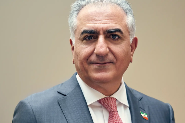 ولي عهد إيران السابق: على الغرب الاستعداد لانهيار وشيك لنظام طهران