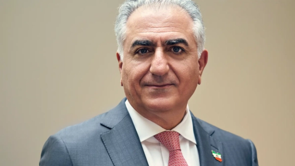 ولي عهد إيران السابق: على الغرب الاستعداد لانهيار وشيك لنظام طهران