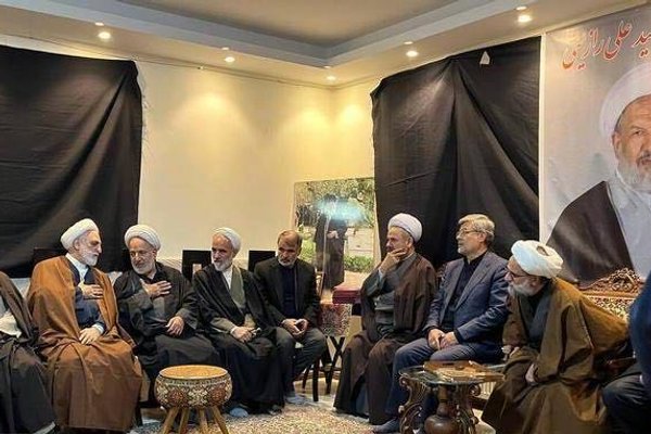 إيرانيون يشيدون بـ "بائع الشاي البطل" المشتبه به في قتل القاضيين ويسخرون من خامنئي