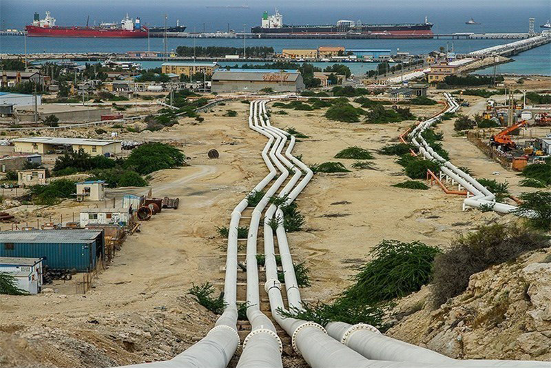 خلافا لتصريحات رسمية إيرانية.. طهران تخزن نحو 50 مليون برميل نفط وسط البحر.. بسبب العقوبات