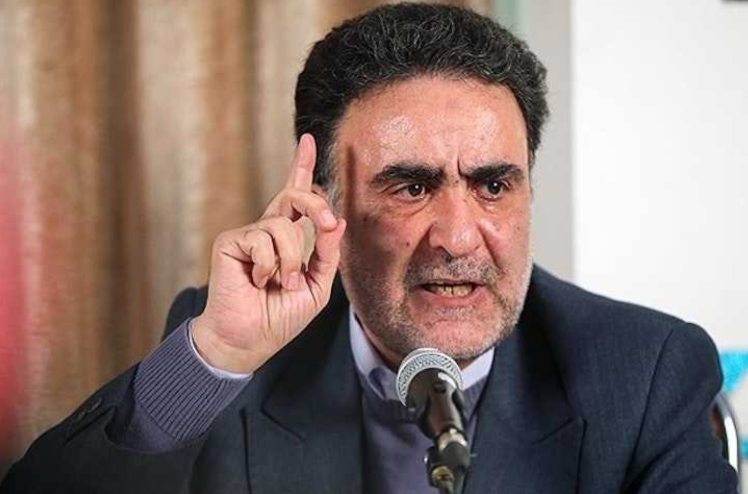 سجين سياسي إيراني:خامنئي يغمض عينيه عن الحقائق الكارثية في إيران