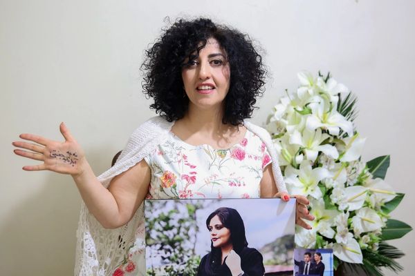 بعد حصولها على "إجازة مؤقتة".. لجنة نوبل تطالب طهران بالإفراج الدائم عن نرجس محمدي