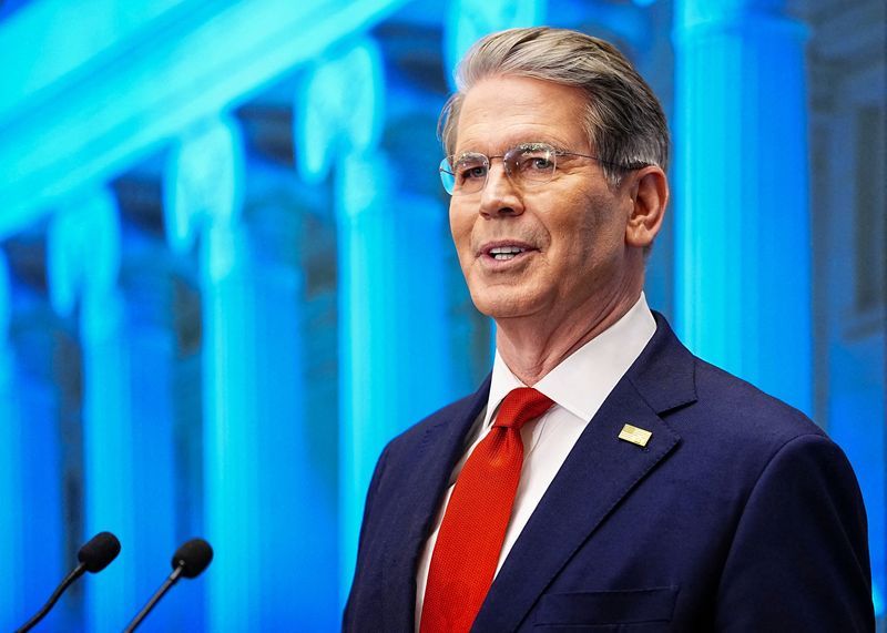 وزیر خزانه‌داری آمریکا: رهبران ایران در حال خارج کردن دارایی‌هایشان از کشور هستند