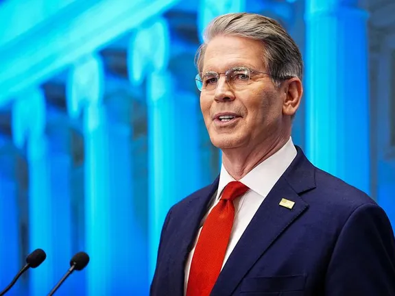 وزیر خزانهداری آمریکا: رهبران ایران در حال خارج کردن داراییهایشان از کشور هستند