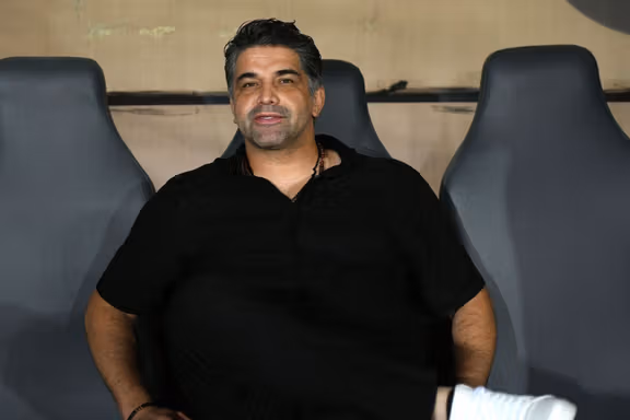 انتقاد قربانی از هواداران فجر: چه چیزی در مغزتان میگذرد که بطری آب پرتاب میکنید؟