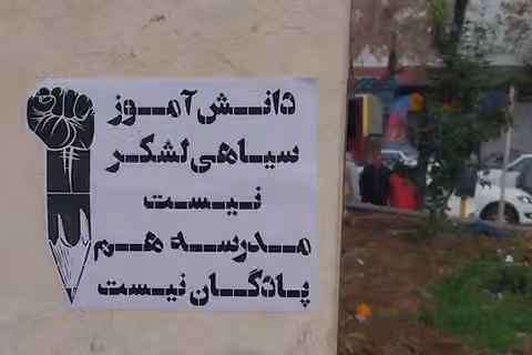 فشار حکومت بر دانشآموزان برای عضویت در بسیج، شرکت در راهپیمایی و حجاب