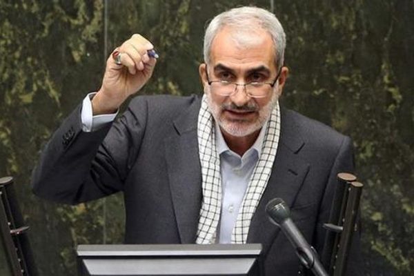 تنفيذا لأوامر المرشد الإيراني.. تعديل محتوى 200 كتاب مدرسي لتدريس "المعرفة المفيدة"
