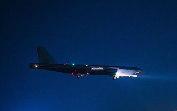 بمبافکنهای بی-۵۲ آمریکا وارد خاورمیانه شدند