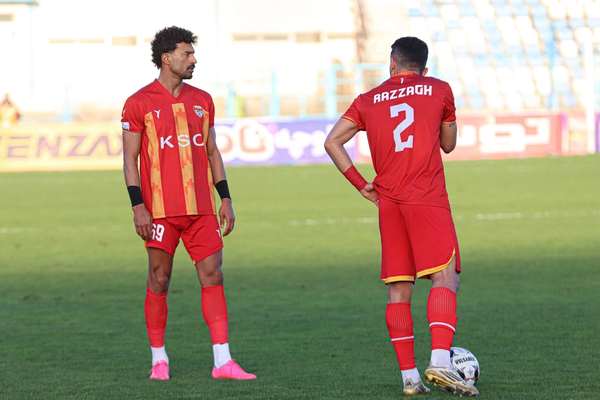 رامین رضاییان با مچبند مشکی در لباس فولاد