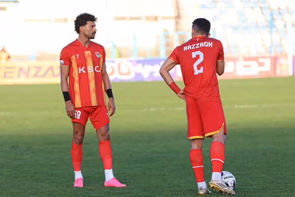 رامین رضاییان با مچبند مشکی در لباس فولاد