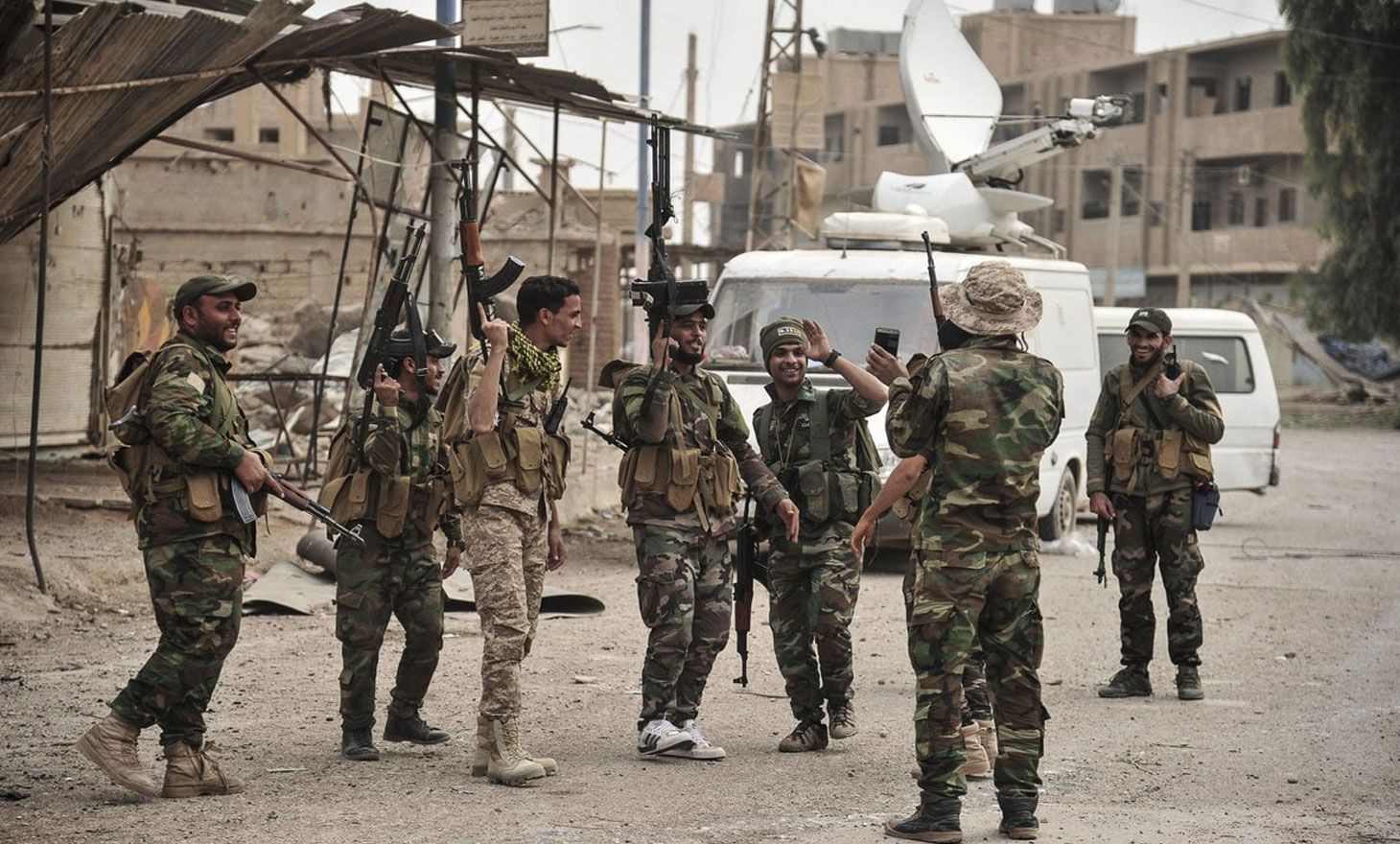 هجوم على مواقع الحرس الثوري الإيراني في سوريا.. وإسرائيل تعترف بقصف قافلة إيرانية