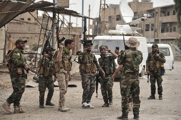هجوم على مواقع الحرس الثوري الإيراني في سوريا.. وإسرائيل تعترف بقصف قافلة إيرانية