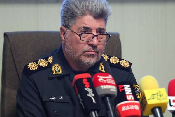 الشرطة الإيرانية: مراقبة المقاهي والحفلات بشكل سري لضمان الالتزام بالحجاب الإجباري