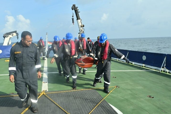 گارد ساحلی هند یک ماهیگیر ایرانی زخمی در انفجار لنج را نجات داد