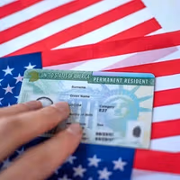 دولت آمریکا از بازبینی گرینکارتهای ایرانیان و اتباع ۱۸ کشور دیگر خبر داد
