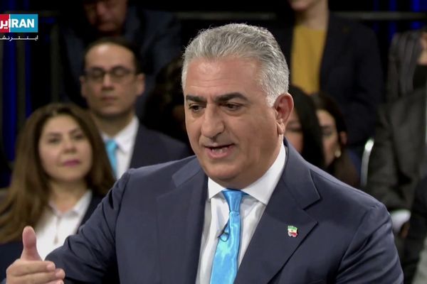 نجل شاه إيران الراحل داعمًا احتجاجات أصفهان: الشعب يقف ضد العدو الداخلي