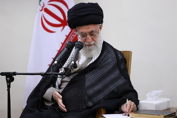رئيس تحرير صحيفة إيرانية: من حق الإيرانيين الاختلاف مع المرشد.. ومنع ذلك "مخالف للقانون"