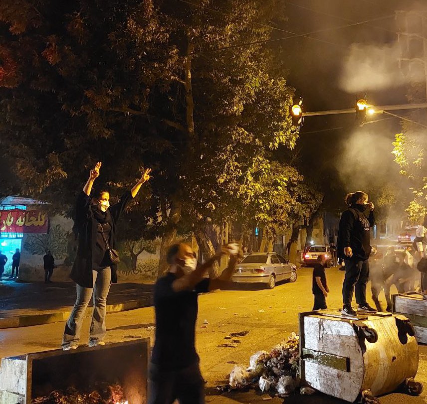 Young people protesting in Kermanshah on October 26, 2022