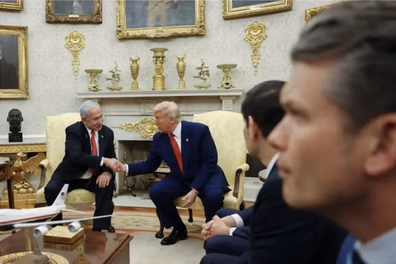 شبکه ۱۲ اسرائیل: ترامپ یک بازه ۶۰ روزه را برای مذاکره هستهای با ایران در نظر گرفته است