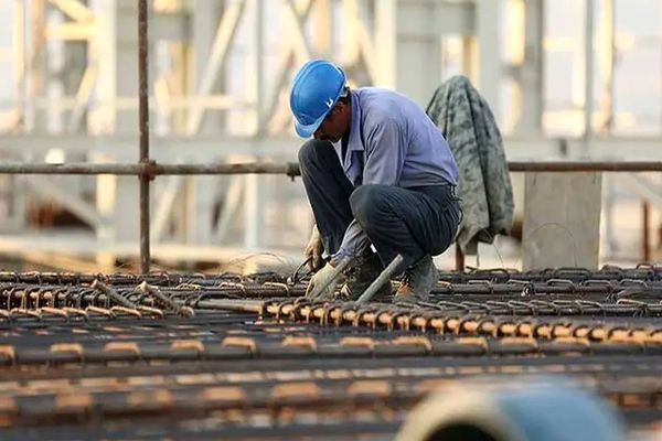 بزيادة 11.3% عن 2022.. وكالة إيرانية: مصرع 6 عمال يوميا جراء حوادث العمل خلال عام 2023