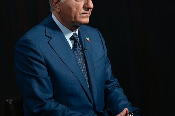 رضا بهلوي يدعو الدول العربية لدعم "انتقال مدروس" لما بعد النظام في إيران