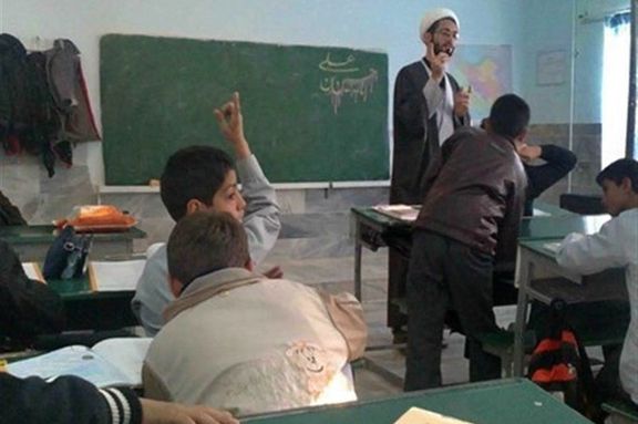 "بلوشستان الأكثر بؤسًا".. صحيفة: كارثة الأمية تضرب طلاب المدارس في إيران