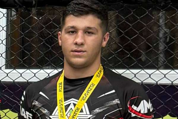 محمدرضا خانی، عضو تیم ملی MMA جوانان ایران، در کرج بهدست جمهوری اسلامی کشته شد