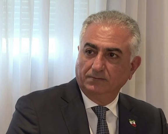 Iran’s exiled prince Reza Pahlavi during a press conference in Tel Aviv on April 19, 2023