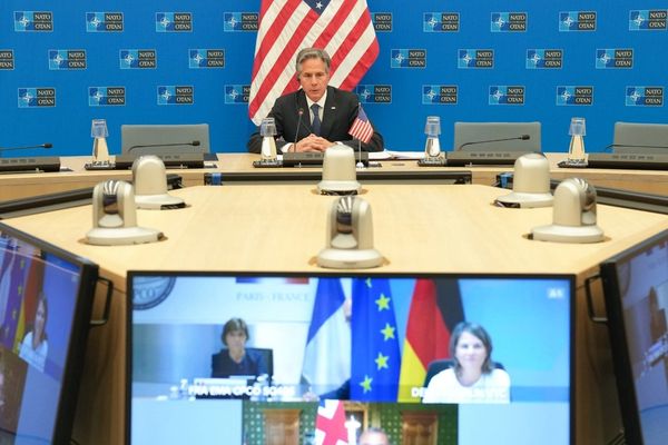وزراء خارجية أميركا ودول أوروبا الثلاث الأعضاء في الاتفاق النووي يناقشون تهديدات إيران