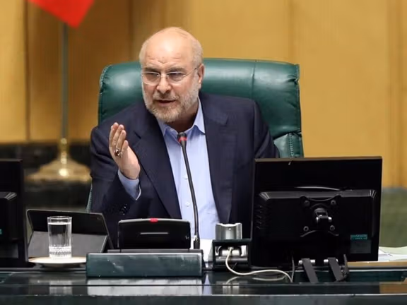 قالیباف يحذر المسؤولين الإيرانيين من تبني خطاب المعارضة