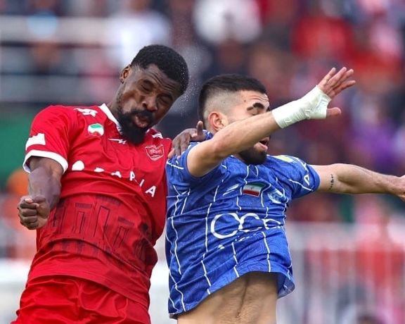 پرسپولیس ۰-۰ استقلال؛ دربی ۱۰۶ تهران، بدون گل، در بدترین چمن ممکن، به سود صدرنشین!