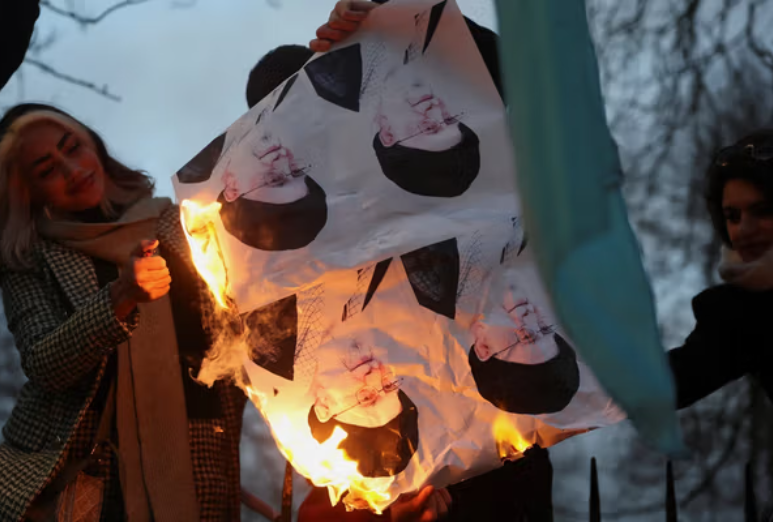 فرنسا تعلن استعدادها للتعاون مع الولايات المتحدة بشأن إيران